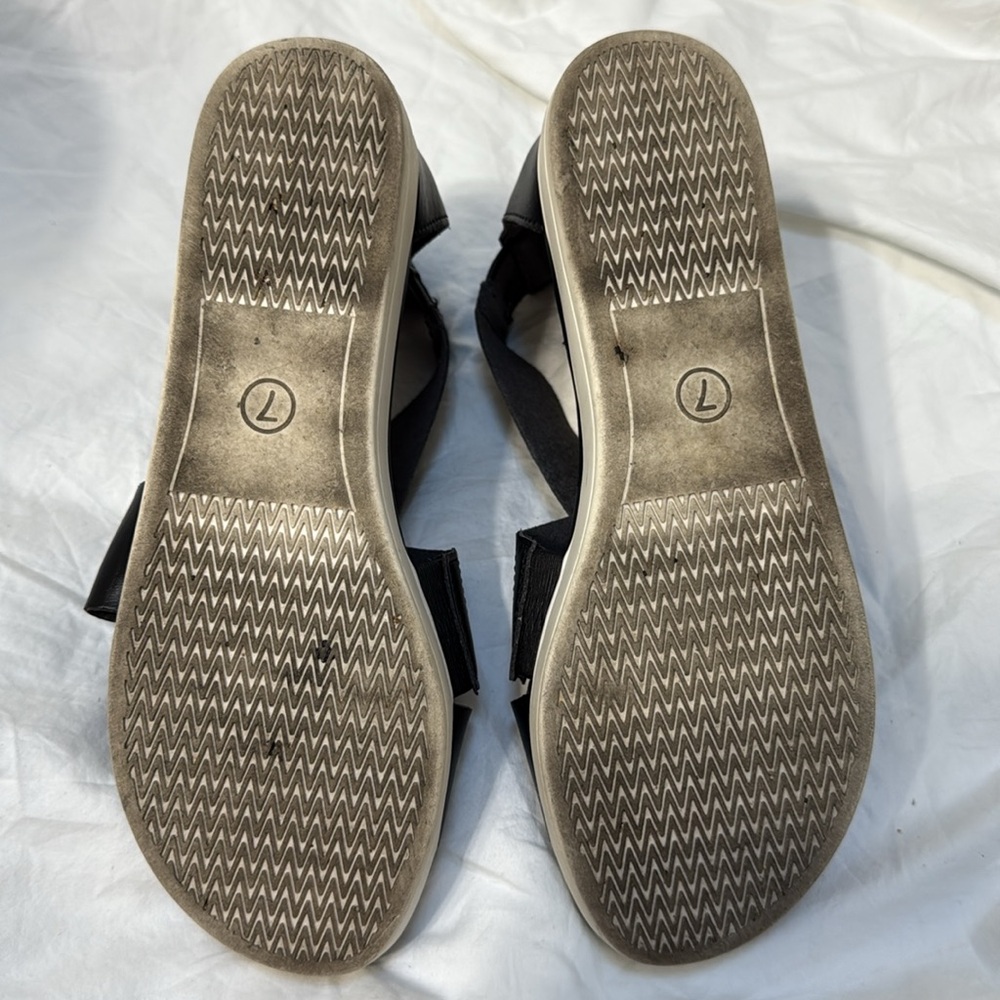 Women's A New Day Black Low Platform Strappy Zip-Up Sandals. Size 7. - Picture 8 of 11